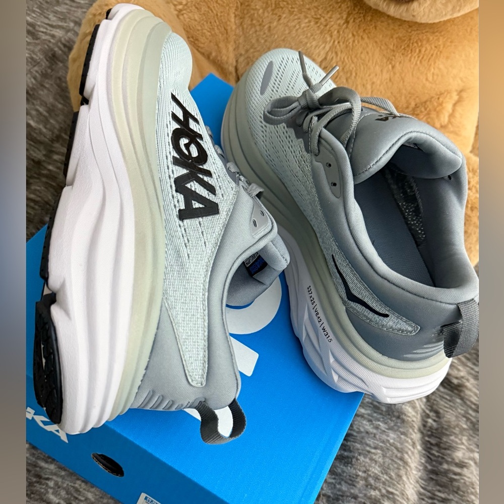 New HOKA ONE ONE BONDI 8 -  Men’s Size 7 -  women’s  Size 8 - Picture 5 of 8